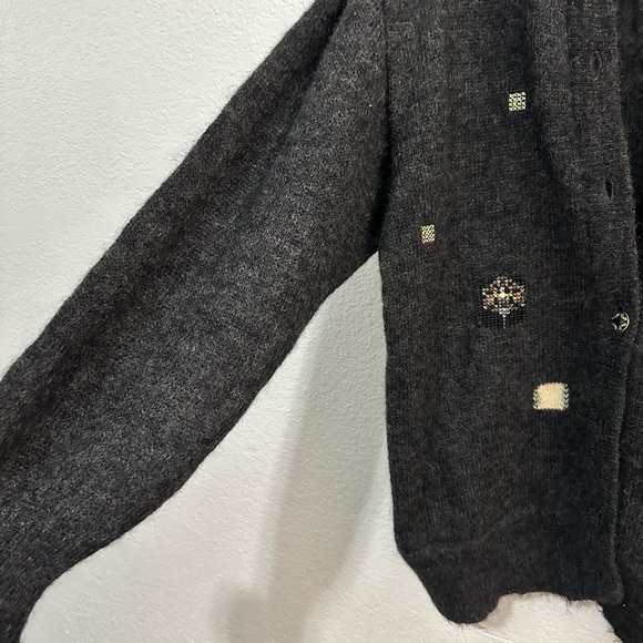 Basler Vintage Cardigan Sweater OOAK Sequin Leaf~embroideredDetails. Sz 36 (10) - Picture 5 of 6